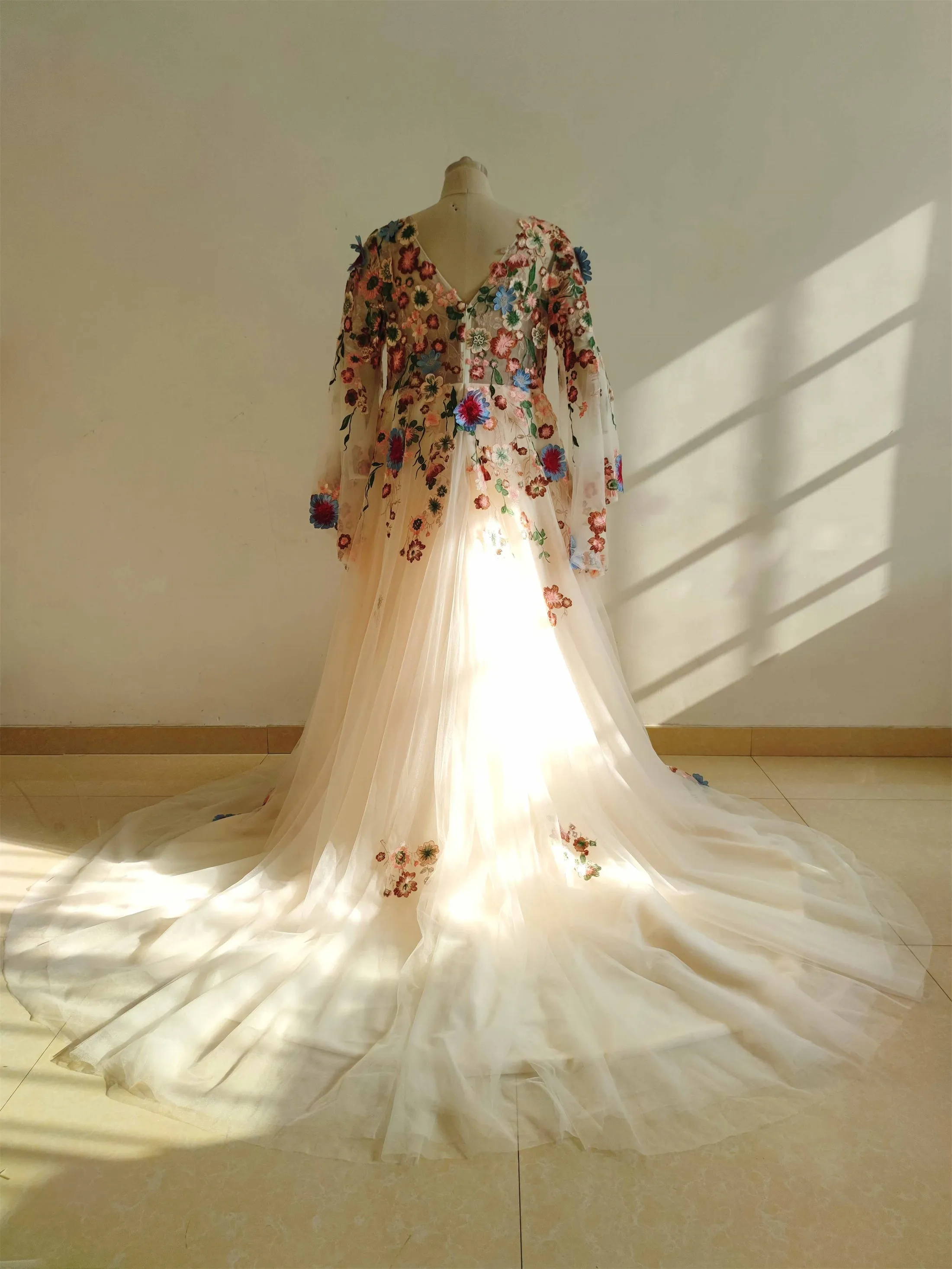 2024 Fall Plus Size Embroidered Lace Tulle Wedding Dress