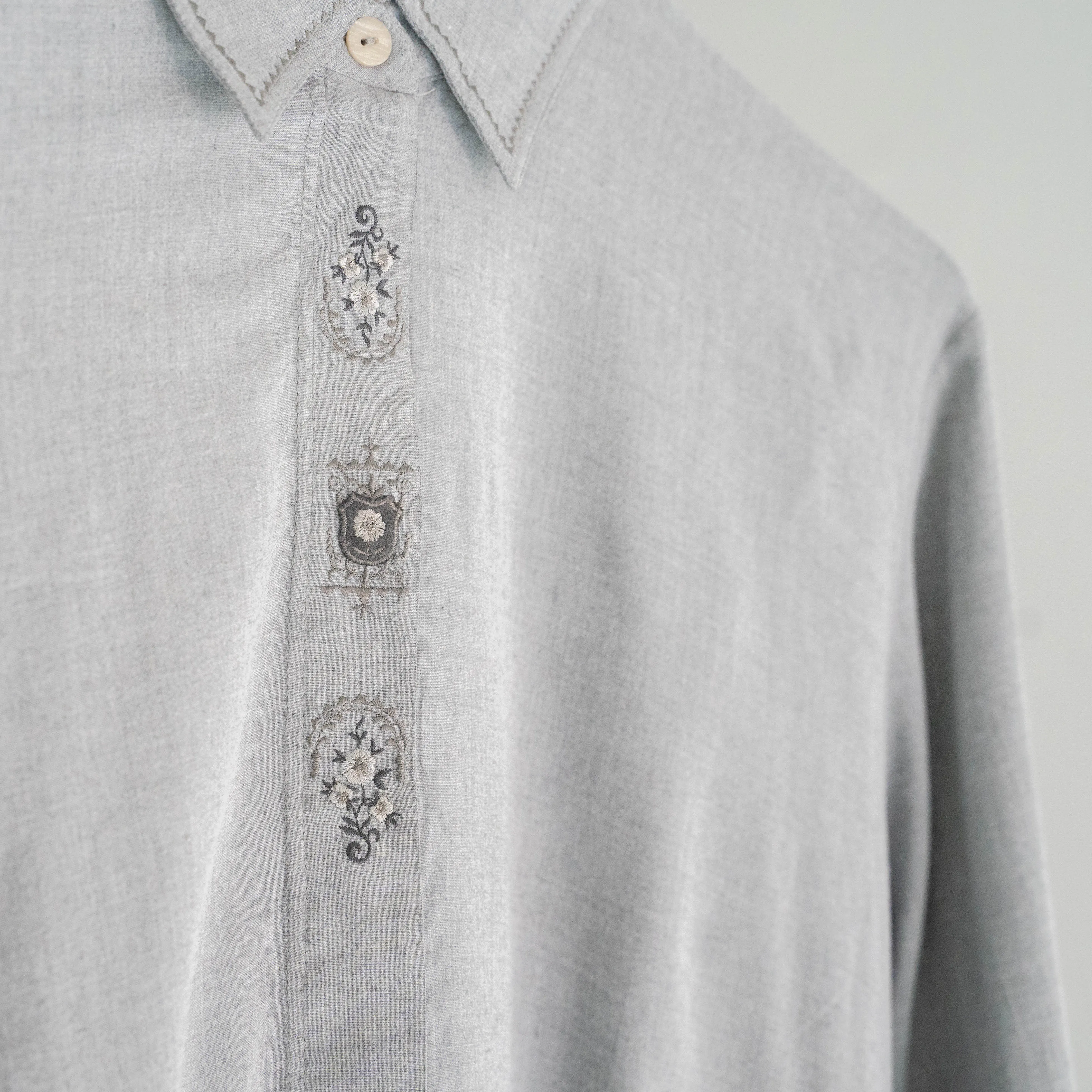 around 1990s gray color rayon? × poly tyrolean shirt