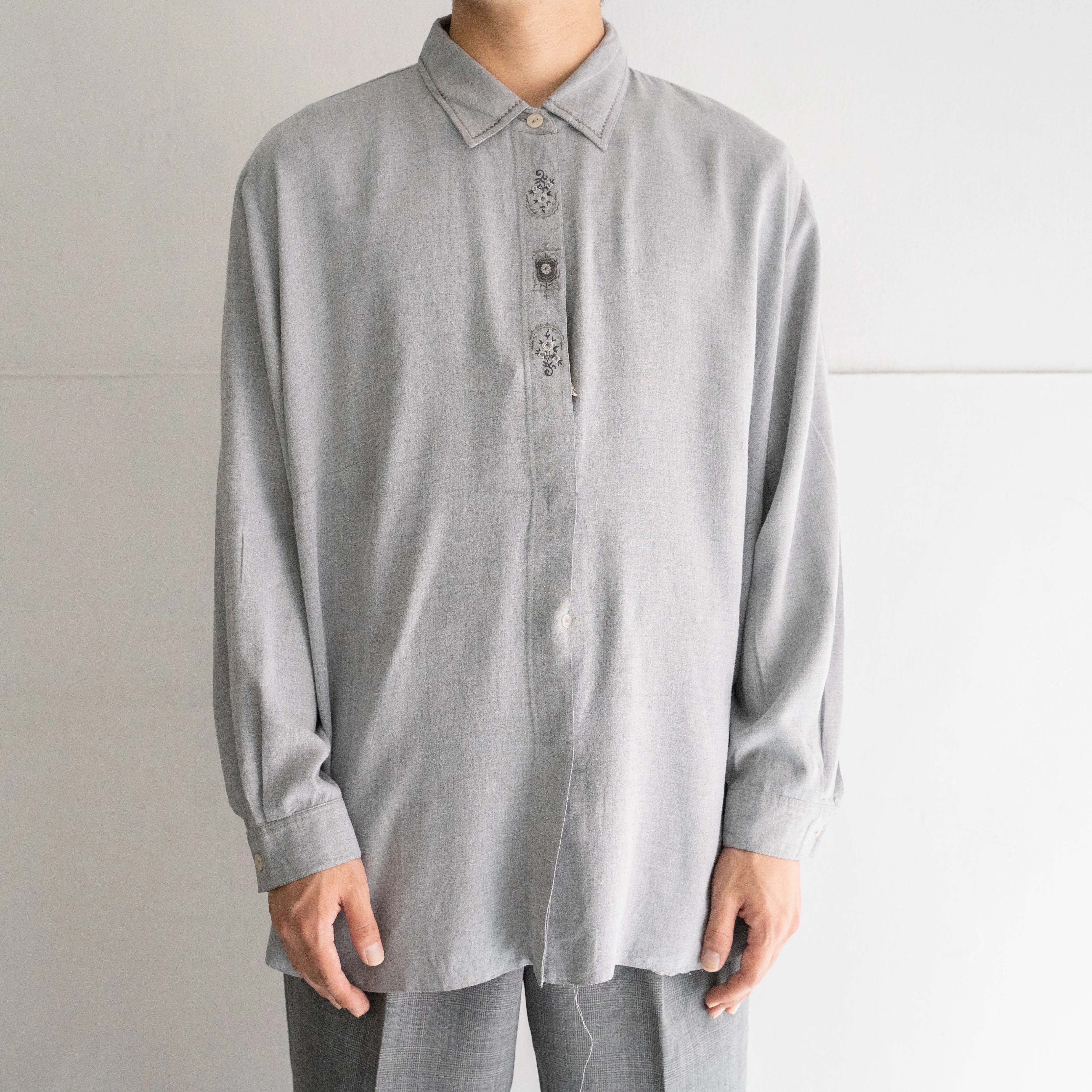 around 1990s gray color rayon? × poly tyrolean shirt