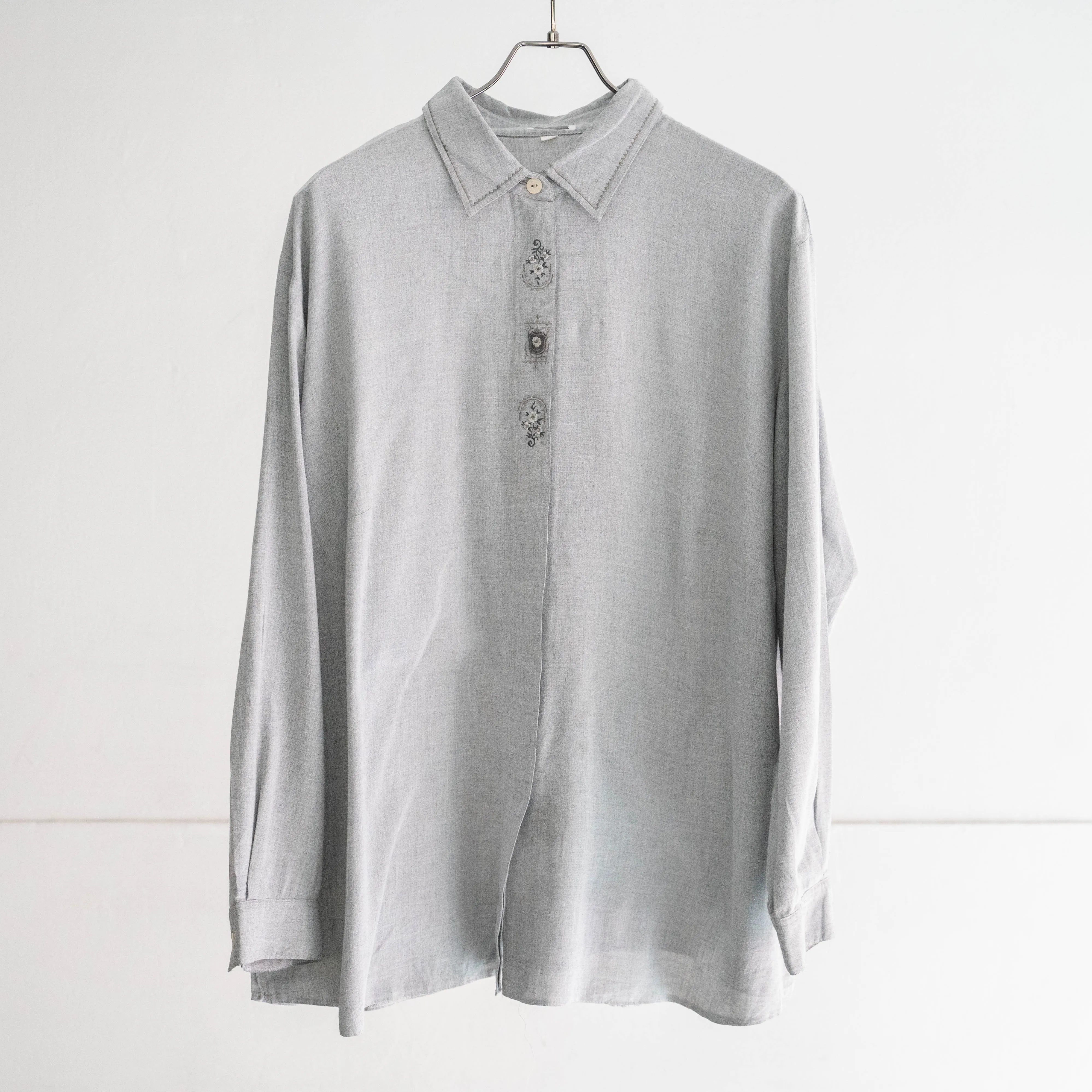 around 1990s gray color rayon? × poly tyrolean shirt