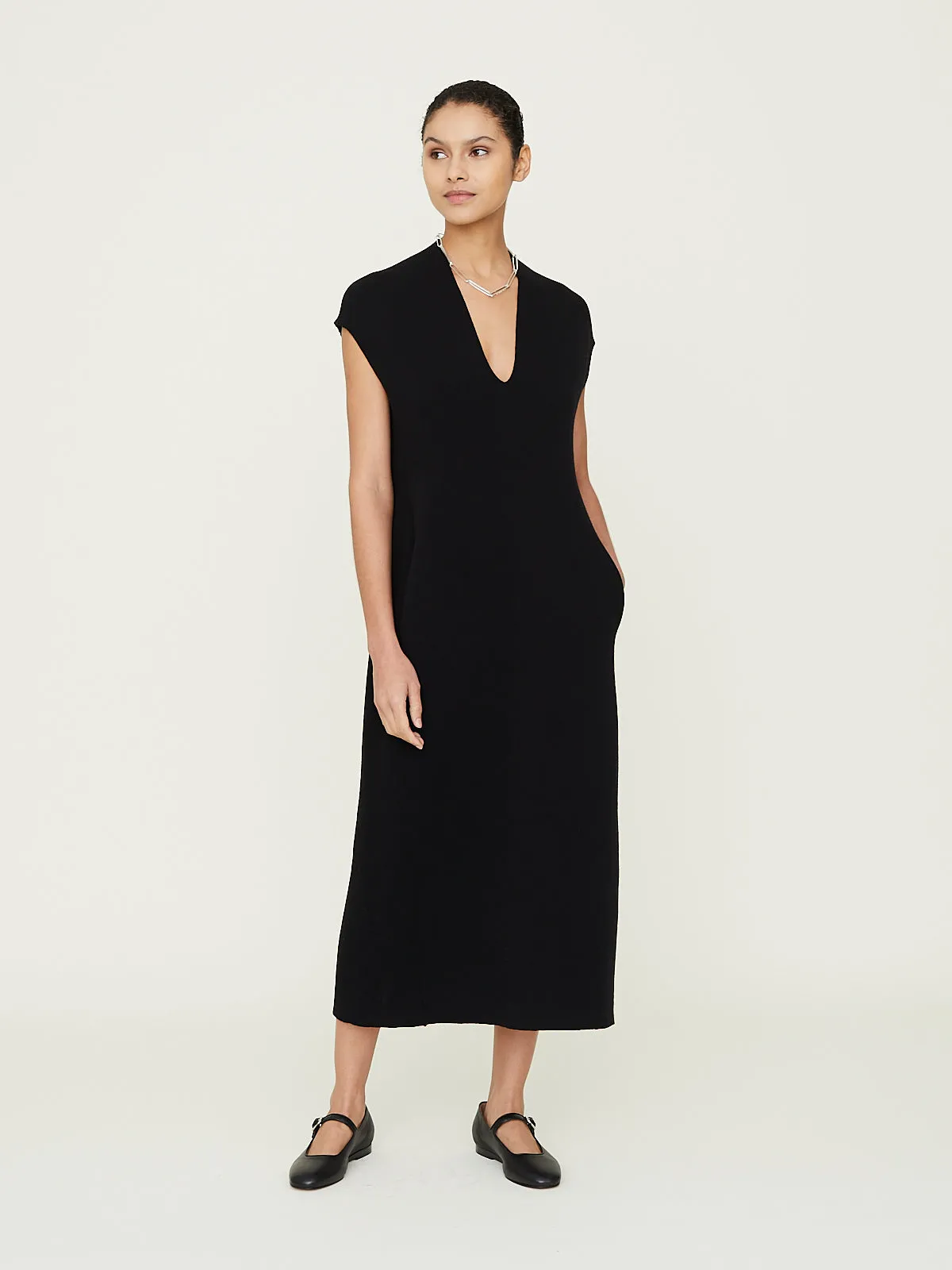 Forma Sleeveless Dress in Black