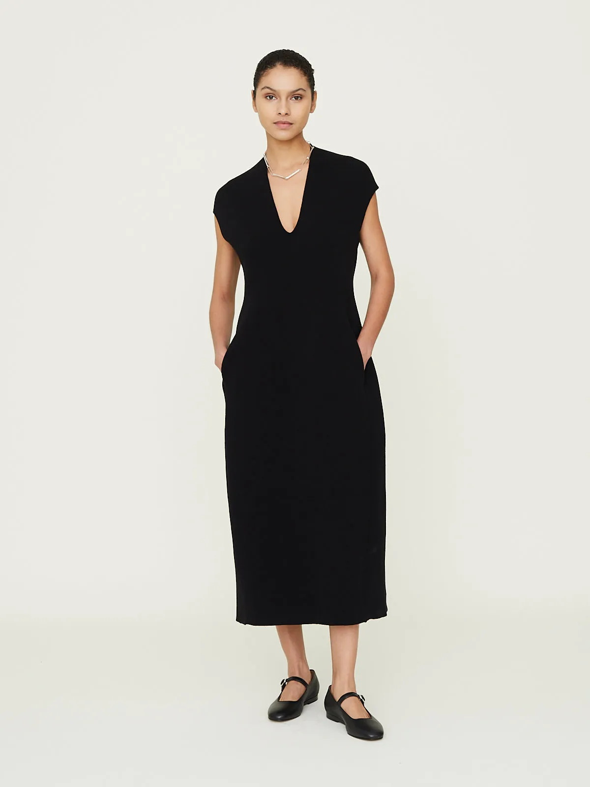 Forma Sleeveless Dress in Black