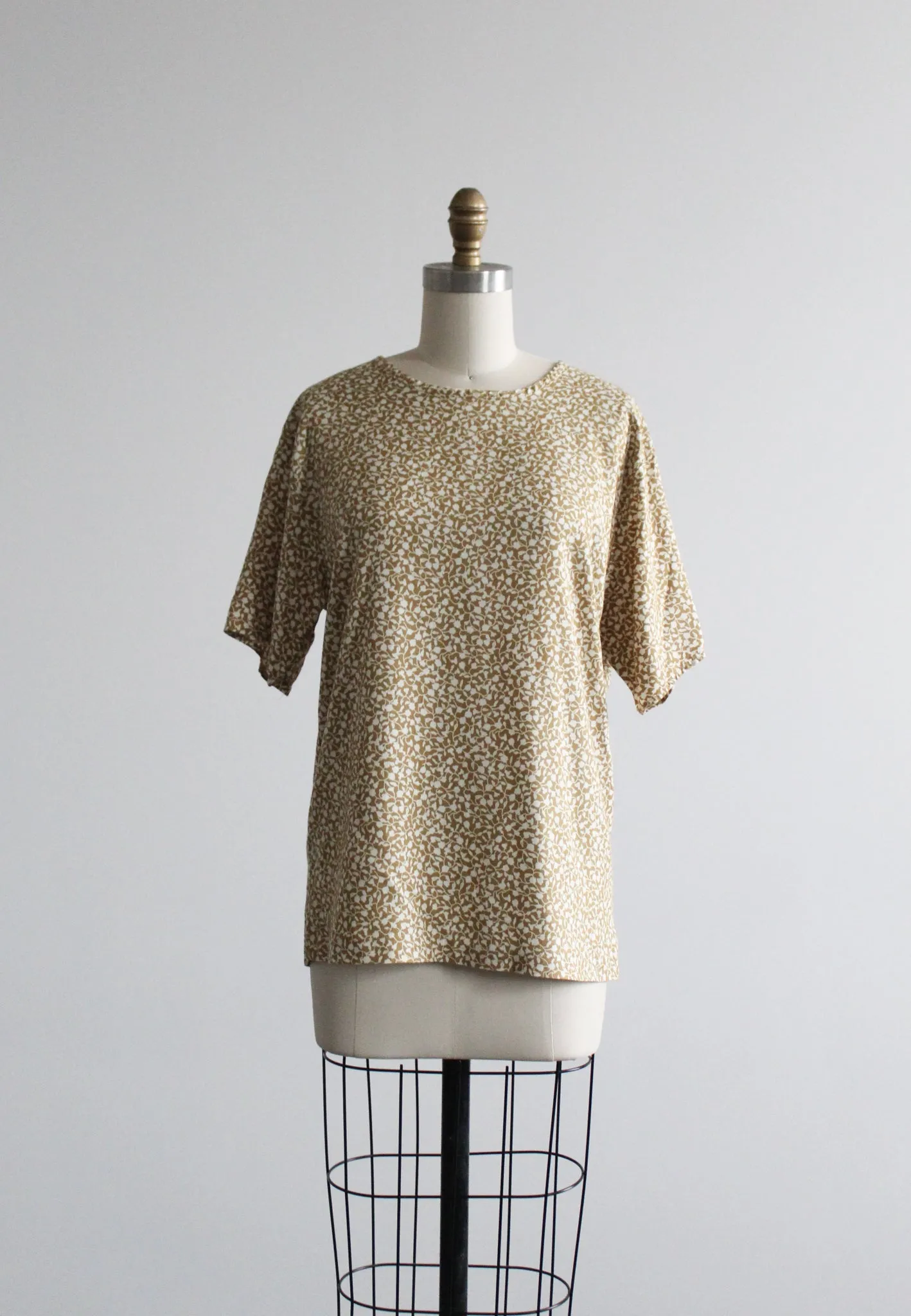 golden vines tee