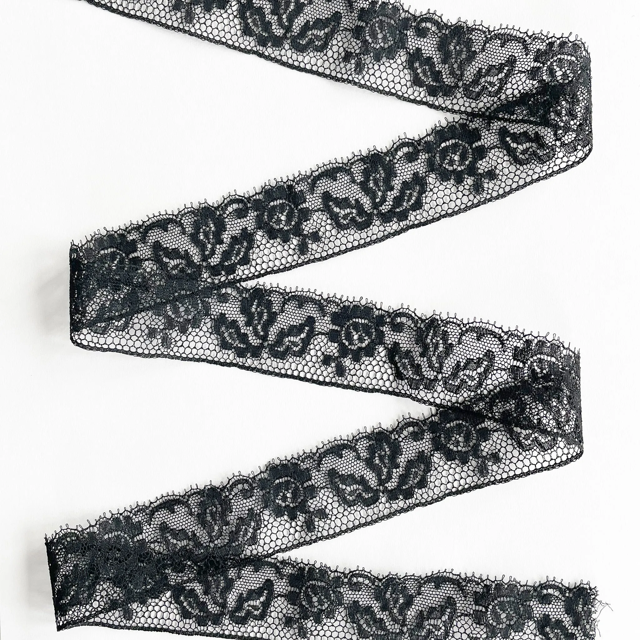Julie - small lace cuff bracelet in oxidized silver