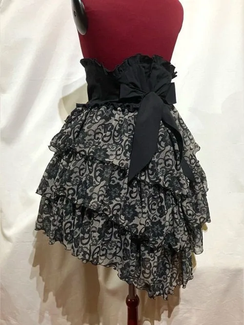 【MARBLE】マーブル　ハイウエスト編み上げスパイラルフリルスカート：黒×黒花アンティーク柄フリル